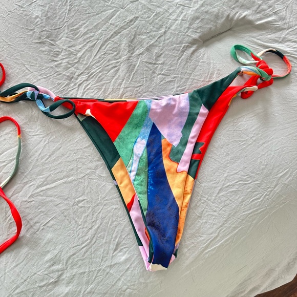 Amazon Multicolor Bikini Set - Picture 3 of 3